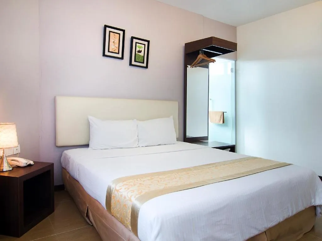 Eight Days Boutique Hotel - Mount Austin Τζόχορ Μπάχρου