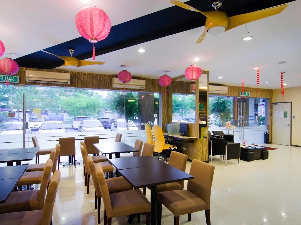 Eight Days Boutique Hotel - Mount Austin Τζόχορ Μπάχρου